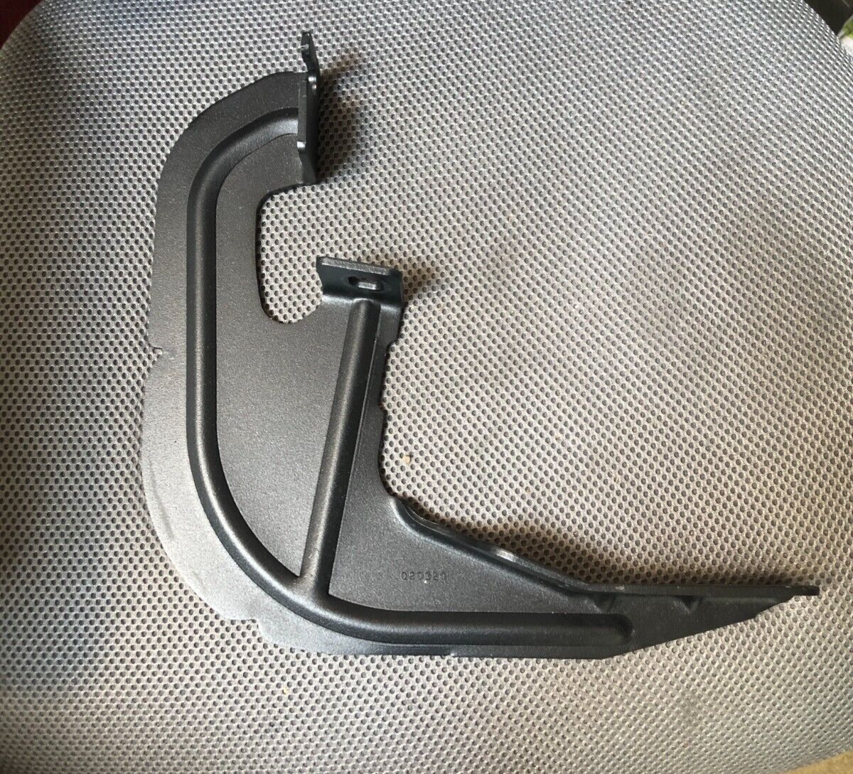 Genuine OEM GM Bracket 84173412