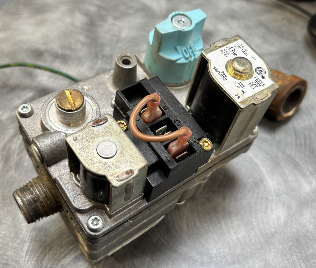 White-Rodgers 36E32 201 Lennox 28G1401 Furnace Gas Valve in/out 1/2" used #G480
