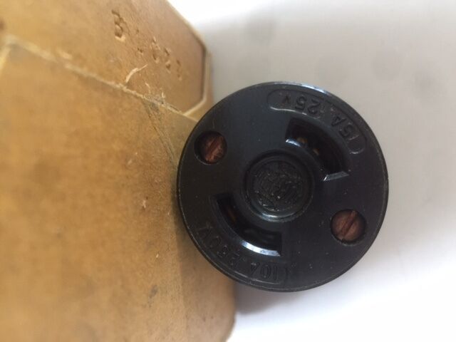 HUBBELL TWIST LOCK CONNECTOR BODY 7696