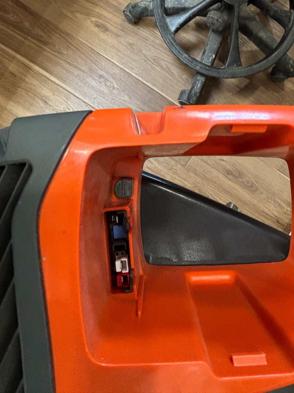Husqvarna 320iB TOOL ONLY