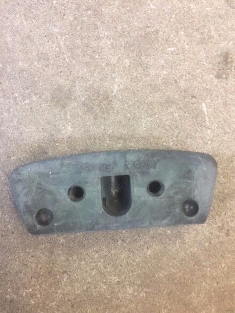 New 0909512, 909512 OMC, Johnson, Evinrude Pivot Cap Bumper