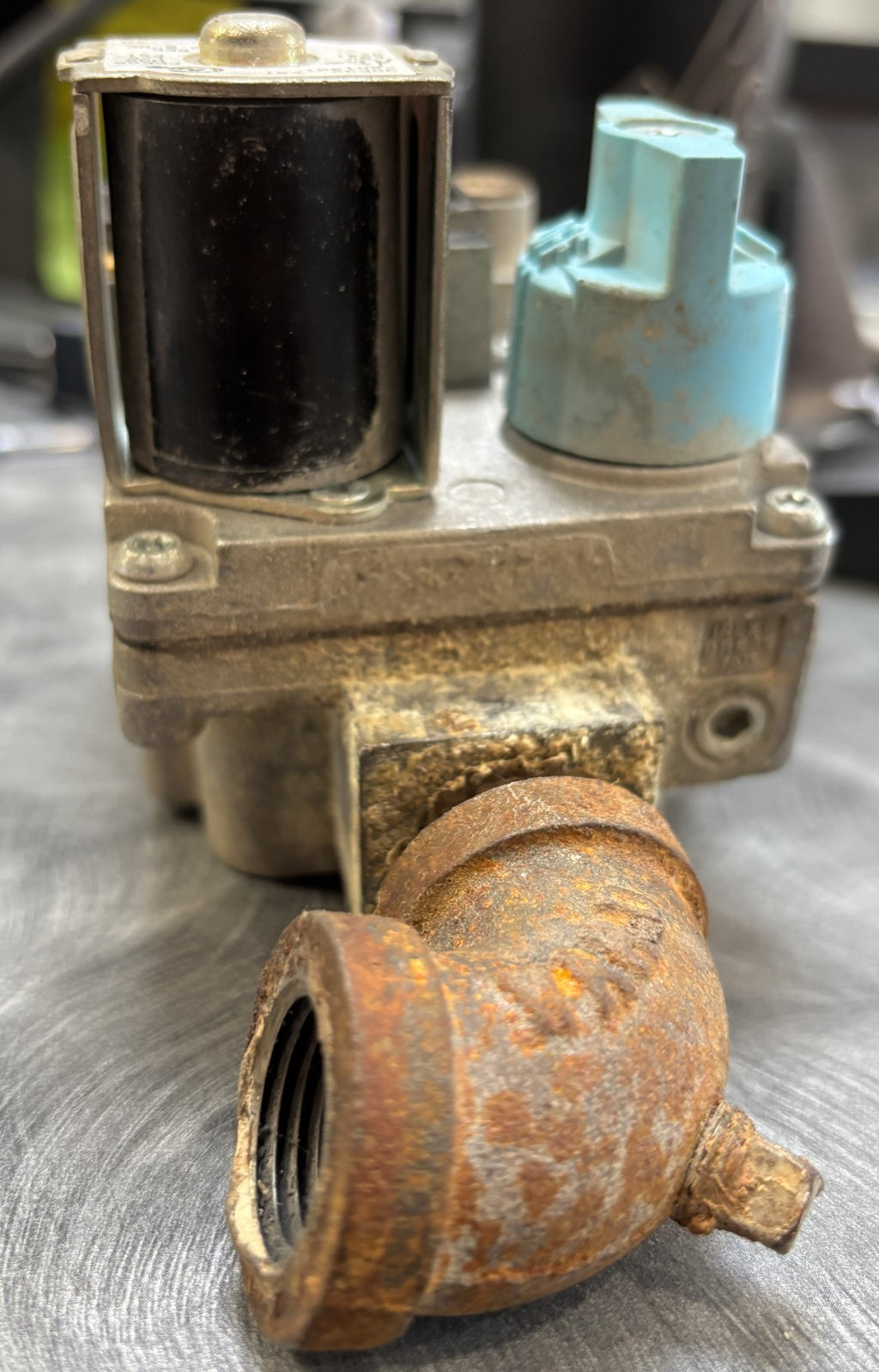White-Rodgers 36E32 201 Lennox 28G1401 Furnace Gas Valve in/out 1/2" used #G480