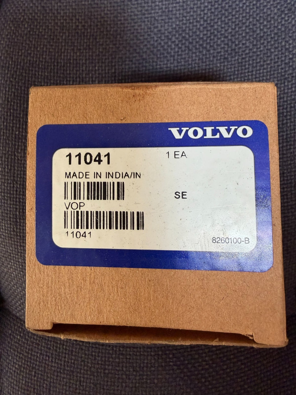 NEW OEM VOLVO ROLLER BEARING 11041