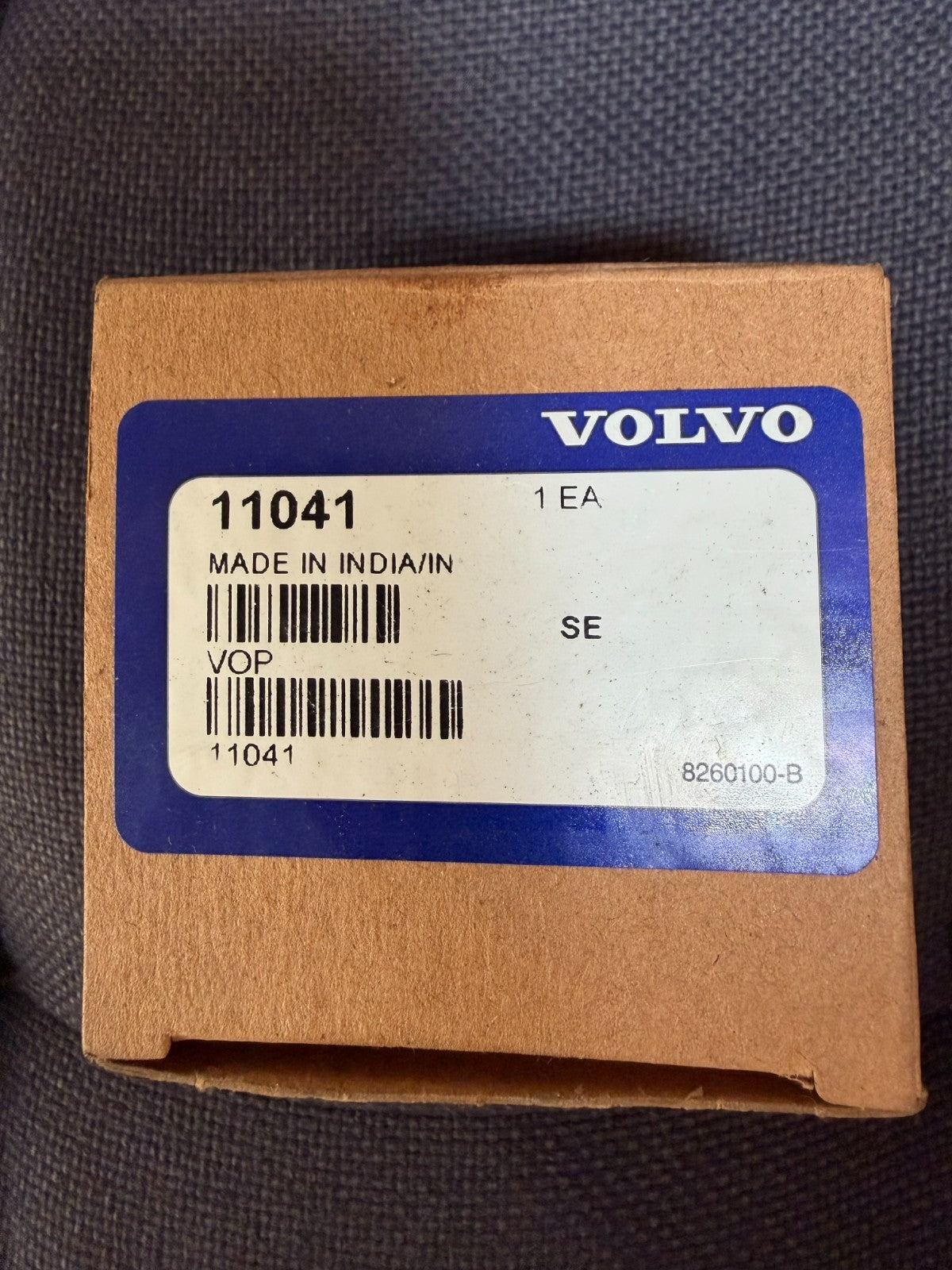 NEW OEM VOLVO ROLLER BEARING 11041
