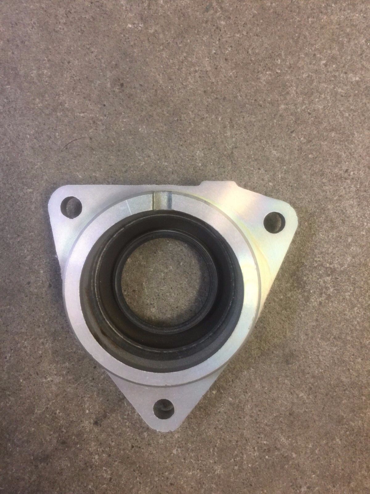 New 0384559, 384559 OEM OMC, Johnson, Evinrude Motor Retainer & Seal Assembly