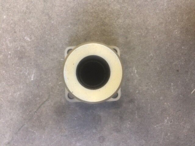 New OEM OMC, Johnson, Evinrude 984462, 0984462 Bearing Housing