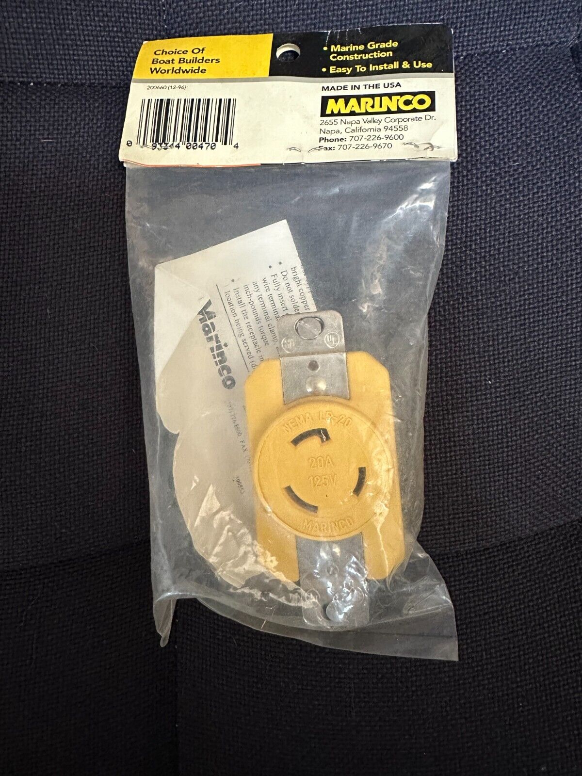 MARINCO DOCK RECEPTACLE 20A / 125 V - 3 WIRE LOCKING - 205CRR