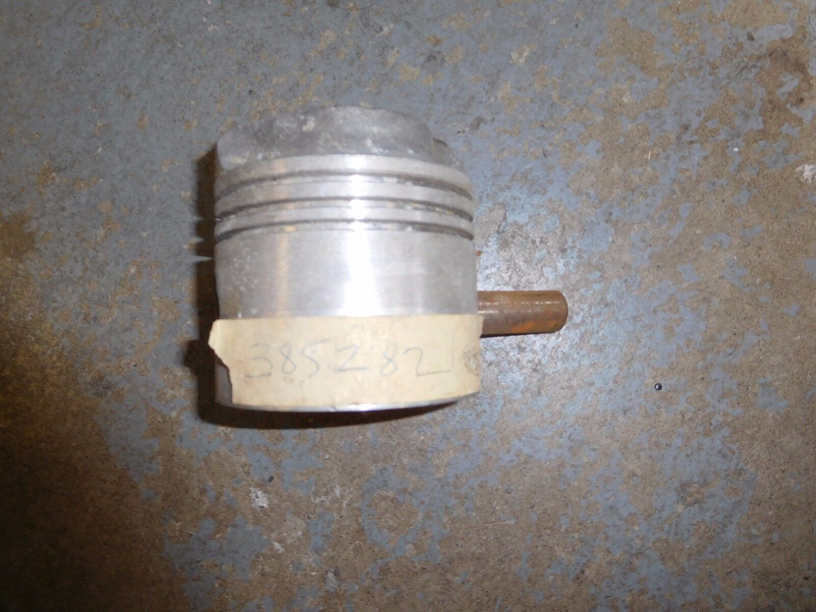 New OMC, Johnson, Evinrude Outoboard Piston 385282, 0385282
