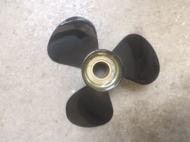 New 583618, VOL853618, 854829 OEM Volvo Penta 3 Blade Propeller,  B8