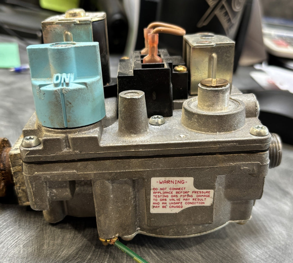 White-Rodgers 36E32 201 Lennox 28G1401 Furnace Gas Valve in/out 1/2" used #G480