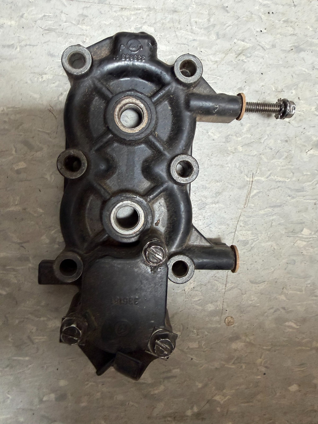 335895 CYLINDER HEAD EVINRUDE/JOHNSON 6 HP OUTBOARD